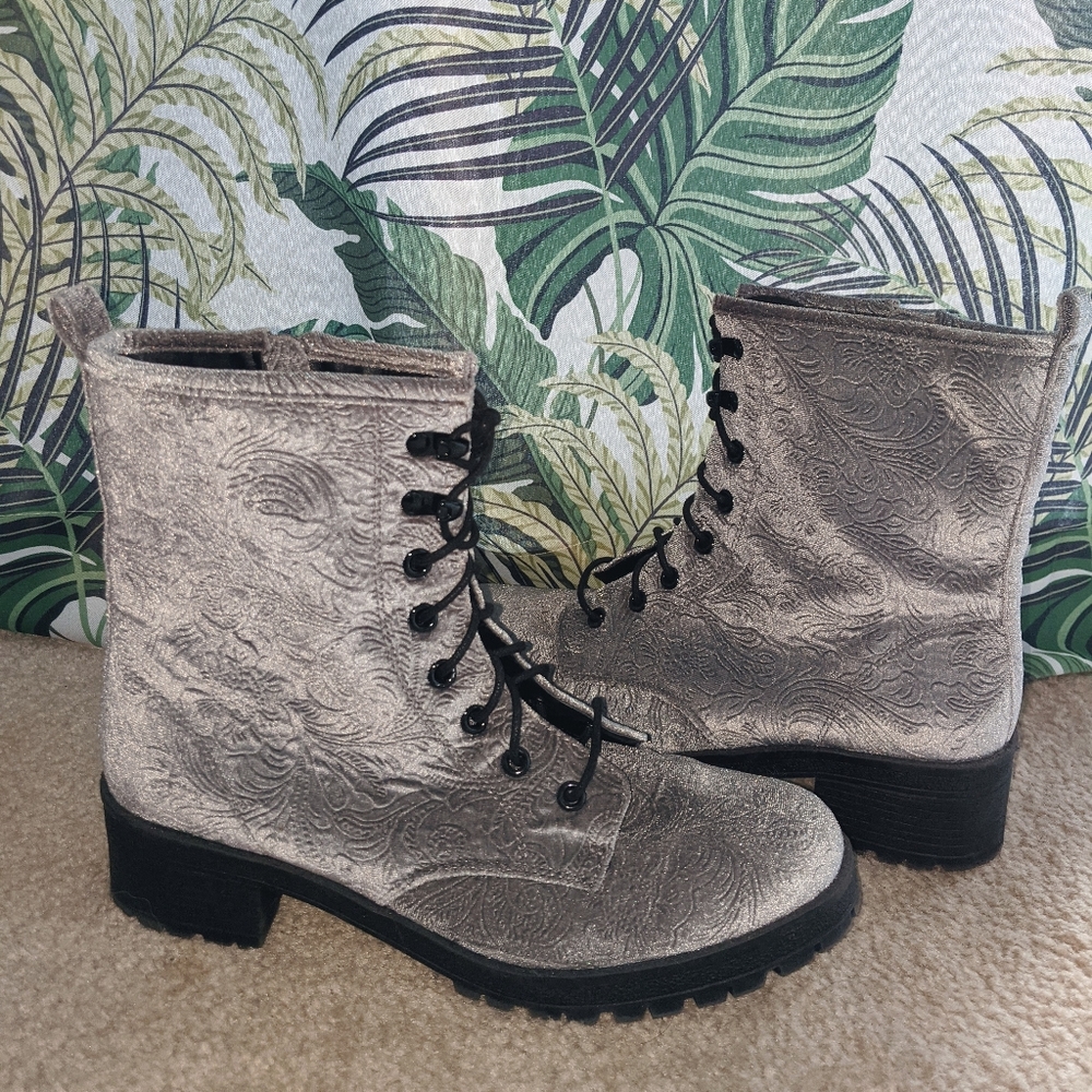 Combat style boots